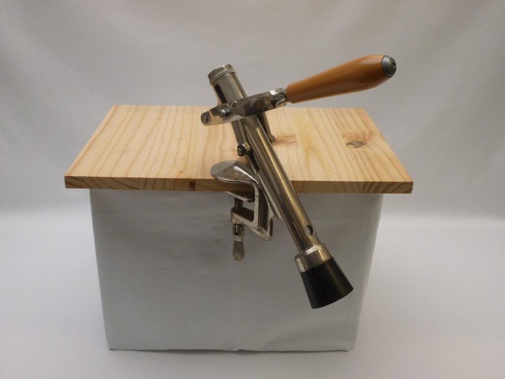 keukenmateriaal - kurkentrekker tafelmodel - huren rondom Sint-Niklaas