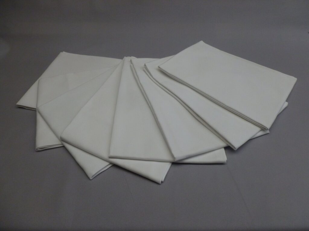 Linnen - tafellaken 140 x 460 wit - huren rondom Sint-Niklaas